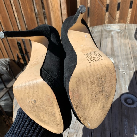 INVENTORY LIQUIDATION SALE! Michael Kors Black Suede Platform Pumps Size 7 - Picture 12 of 12